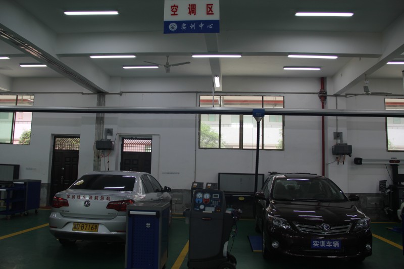 汽車(chē)空調(diào)實(shí)訓(xùn)區(qū)域