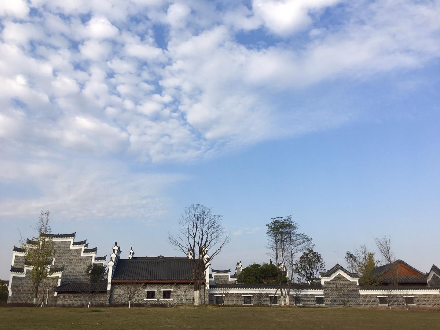 三八賞春正當(dāng)時(shí)，衡陽(yáng)東洲好風(fēng)景