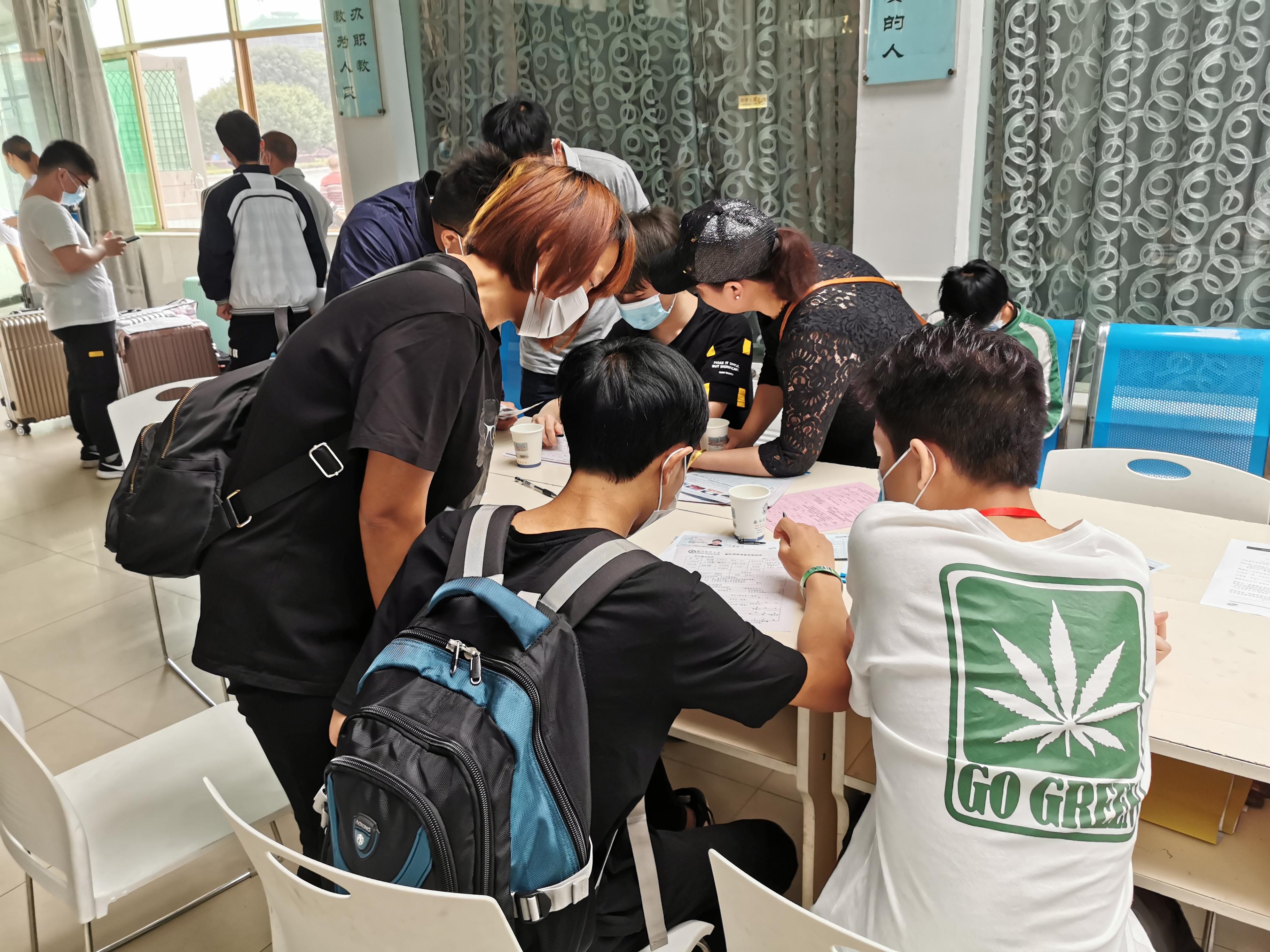 不忘初心、牢記使命，招生辦公室在尹向陽(yáng)主任的引領(lǐng)下積極開展春插生報(bào)到工作